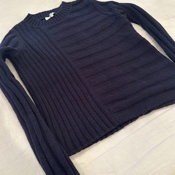Vince navy ribbed sweater. Size small. - Picture 3 of 8